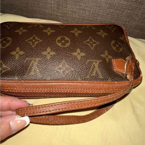 Louis 🤎 Vuitton Large Travel Pouch / Wristlet - Picture 5 of 10